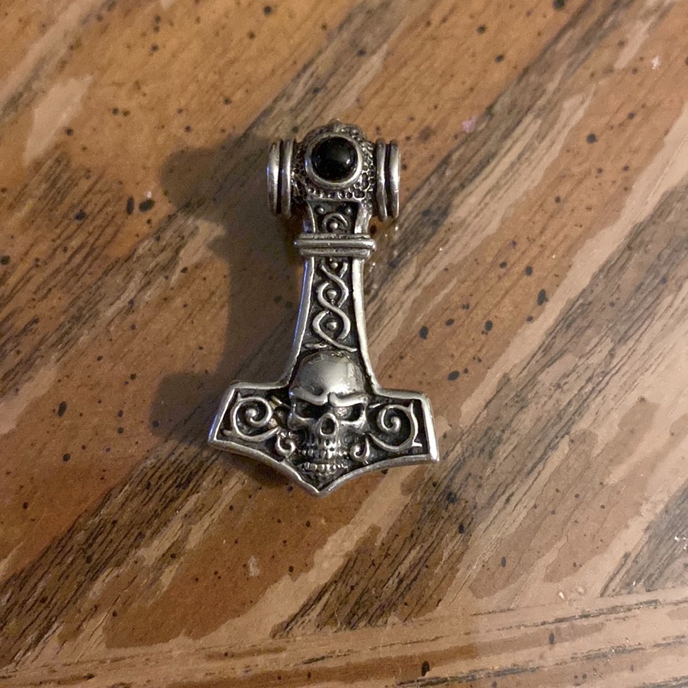 Skull Thor’s Hammer Onyx Sterling Silver pendant